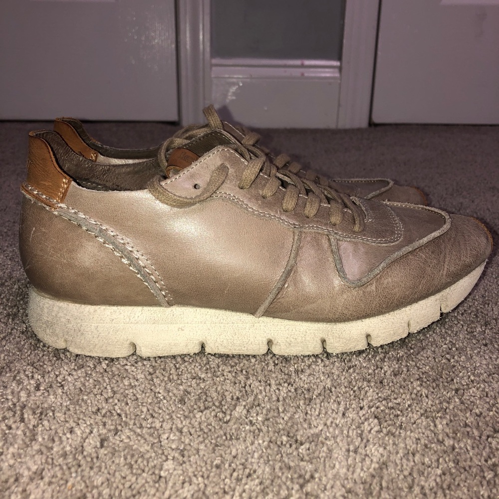 OTBT tennis shoes
